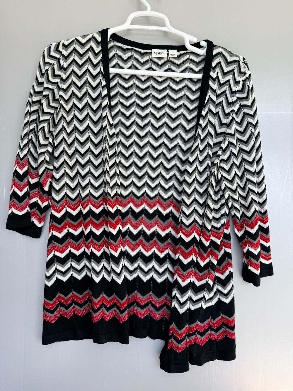Cato Woman Cardigan Sweater Size 22/24W Black White Red Chevron Print